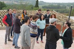 En Ricardo de Colaborabora ens explica una dinàmica que servirà per comparar els nostres punts de vista respecte al nivell d'autogestió de l'espai sobre el que treballavem